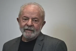 Diante de pressões, Lula avisa a aliados que só anunciará ministério em dezembro