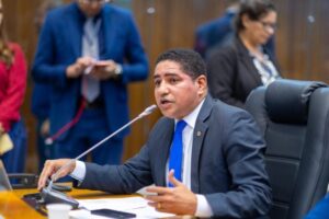 “Oposição de WhatsApp”: Zé Inácio rebate Othelino Neto na Assembleia Legislativa