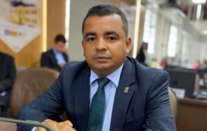 Operação prende suspeitos do roubo à residên­cia do vereador Édson Gaguin­ho