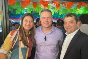Prefeitos Hilton e Fernanda Gonçalo apresentam proposta de linha férrea de passageiros para ministro dos Transportes