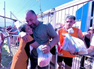Com apoio de Carlos Brandão, Roberto Costa entrega mais de 30 toneladas de frango em Bacabal