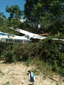 URGENTE! Avião com duas pessoas cai na Raposa; tripulantes sobrevivem