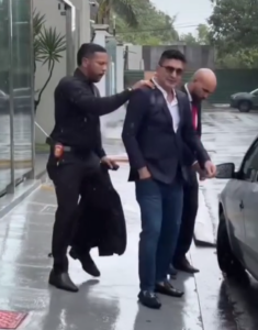 Alessandro Martins é conduzido para a delegacia após ação de busca e apreensão