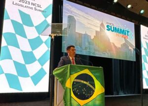 Wellington debate cuidados com a saúde mental e proteção das crianças e adolescentes em evento nos EUA
