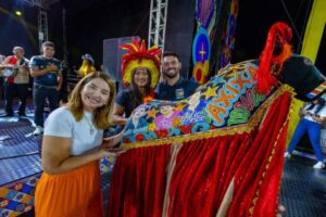 Iracema Vale participa da abertura do Arraial do Ipem e parabeniza governador pelo apoio à cultura