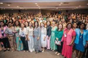 Iracema Vale encabeça palestra de destaque no II Fórum Estadual de Políticas Públicas para mulheres
