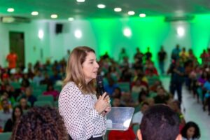 Iracema Vale ressalta importância da liderança feminina na Fetaema durante recondução de Angela Silva