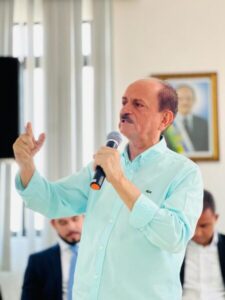 Dr. Julinho anuncia reajuste salarial acima da inflação a professores de Ribamar