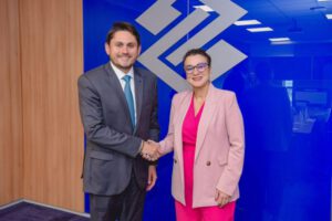 Juscelino Filho e presidente do BB negociam parceria para doação de computadores