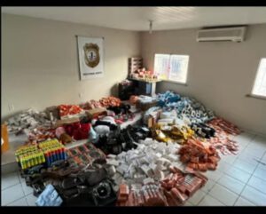 Polícia realiza operação contra empresário no Shopping da Ilha
