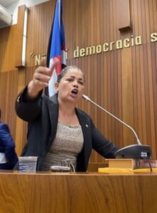 Mical rebate Kassab e pede para ser expulsa do PSD