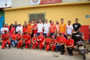Wellington e Lahesio visitam projeto Bombeiro Mirim na Vila Janaína
