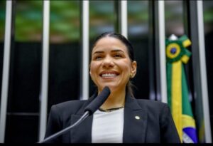Com time de peso da direita nacional, Mariana lança pré-candidatura em ITZ