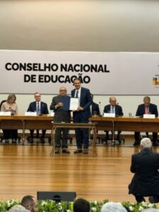 Gastão Vieira toma posse como membro do Conselho Nacional de Educação