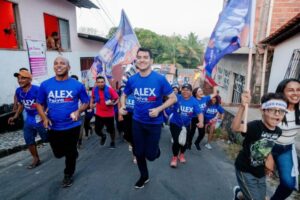 Alex Paiva realiza primeira caminhada de campanha ao lado de Fernando Braide na área Itaqui-Bacanga