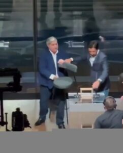 Datena dá cadeirada em Pablo Marçal durante debate
