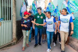 Fernando Braide e Marcos Castro realizam caminhada no bairro Jaracaty