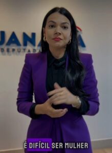 Cadê a sororidade, deputada Janaína?