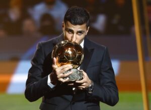 Rodri supera Vini Jr. e é eleito Bola de Ouro da temporada 23/24