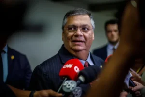 Veja relata a “tristeza” de Dino com o Supremo e o sonho de concorrer à presidência