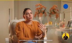 Mariana Carvalho esconde pai em programa eleitoral na TV