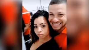 Mulher que cortou, tirou foto e jogou o pênis do marido na privada, é condenada a mais de 4 anos de prisão