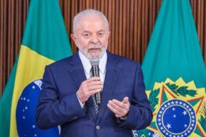 Lula sofre acidente doméstico em Brasília e cancela viagem à Rússia