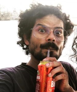 Professor de Direito da UNDB manda alunos ao bar, para beber e fumar e diz que tem vontade de incendiar ônibus