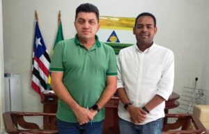 Em lua-de-mel, Assis Ramos viaja para o exterior; vice-prefeito e presidente da Câmara recusam assumir a prefeitura