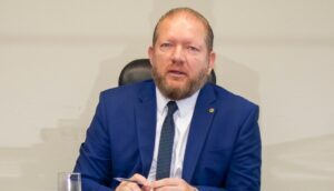 Othelino recebe doação de funcionários da Assembleia Legislativa para sua campanha