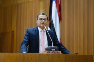 Saúde: Deputado Carlos Lula destaca legado para cuidado de crianças e adolescentes com autismo