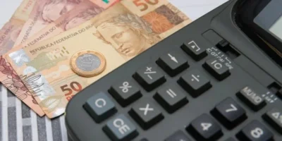 Quase metade dos municípios brasileiros terminou 2023 no vermelho, aponta CNM