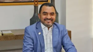 Governador do Tocantins é alvo de mandado de busca e apreensão da PF em investigação sobre distribuição de cestas básicas