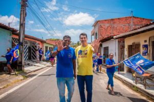 Fernando Braide participa de caminhada com Flávio Foguinho na Vila Itamar