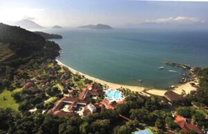 Coronel dos Bombeiros é preso após derrubar portão com carro e invadir resort de luxo no Rio