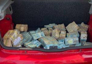 Advogado alega ser dono de dinheiro encontrado em carro no Renascença