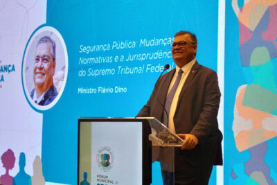 ASSISTA: Ministro Flávio Dino diz que perdeu 23 quilos e brinca ao ganhar doces no Ceará