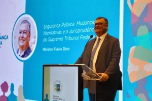 Vídeo: Flávio Dino diz que perdeu 23 quilos e brinca ao ganhar doces