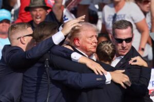 ‘Eu deveria estar morto’, diz Donald Trump em primeira entrevista após atentado