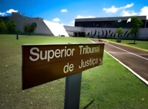 O telhado de vidro do STJ e a onda de falso moralismo