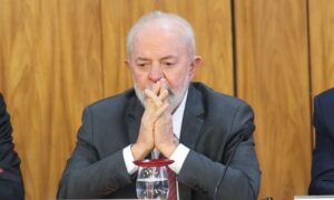 “Lula lamenta manutenção da taxa básica de juros: ‘Quem perde é o Brasil’”