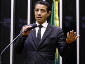 “Pastor”, Gil vota contra prisão de suspeito de tramar morte de Marielle Franco