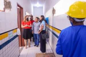 Raimundo Penha acompanha secretária em vistoria em escolas