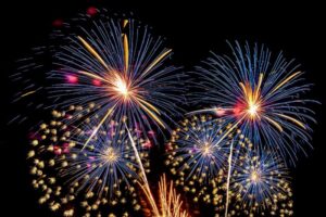 Equatorial Maranhão alerta sobre os riscos de soltar fogos de artifício próximo da rede elétrica nas festas de Réveillon