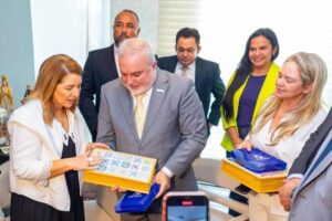 Deputada Iracema Vale se reúne com presidente da Petrobras para discutir exploração de petróleo