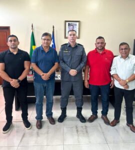 Prefeito Rodrigues Neto em reunião com Comandante Geral da PM viabiliza viatura para Nina Rodrigues