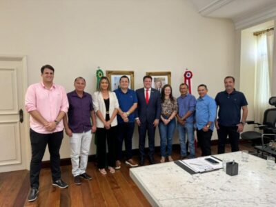 Grupos políticos de Araguanã e Nova Olinda, liderados por Flávio Amorim, são recebidos no palácio dos leões por Felipe Camarão