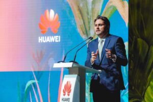 Juscelino Filho se reúne com empresas de telecomunicações e defende taxação de big techs
