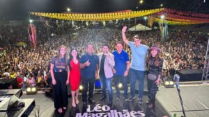 SÃO JOÃO: Léo Magalhães e Alanzinho Coreano arrastam um mar de pessoas em Barra do Corda