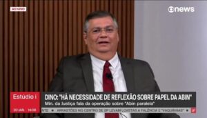 “Cortarei todos os laços com a política”, afirma Dino
